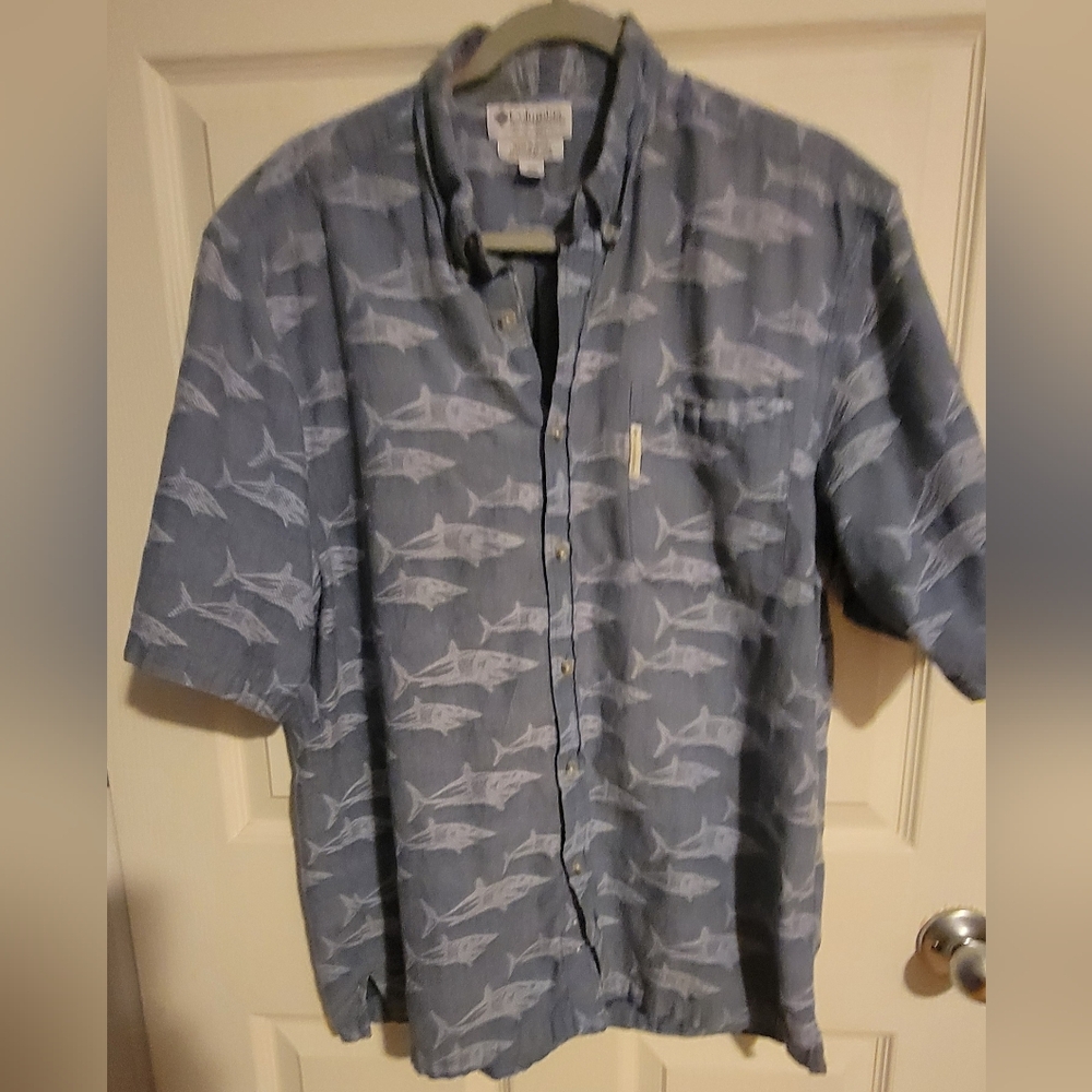 🤗 3/$20 Columbia Shirt Size M Blue Shark Outdoors 100% cotton Chest 42"Box 7